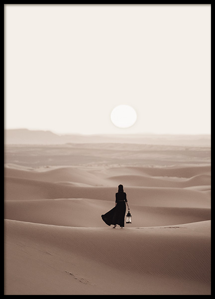 Woman in Desert Plakat i gruppen Plakater / Naturmotiv hos Desenio AB (12341)