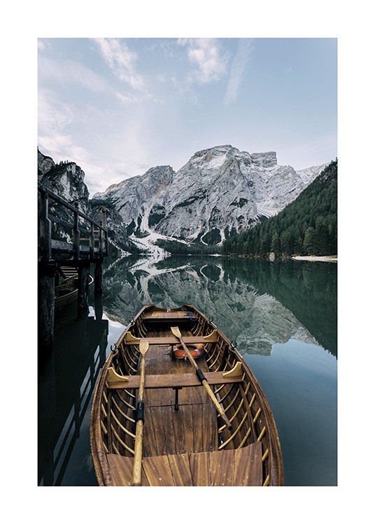 Boat in a Lake Plakat / Naturmotiv hos Desenio AB (11109)