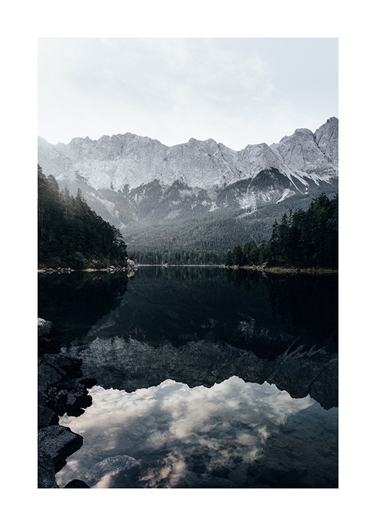 Reflections in Lake Plakat / Naturmotiv hos Desenio AB (11879)