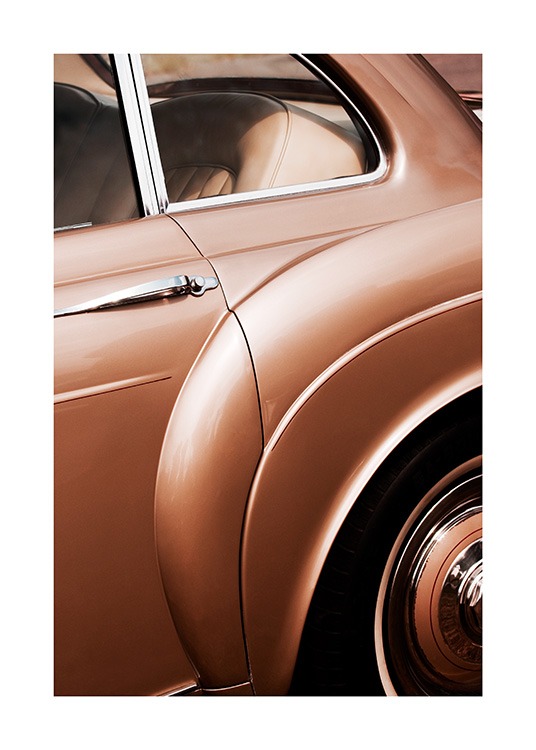  - Nærbilde av en veteranbil i gyllenbrunt med sølvdetaljer