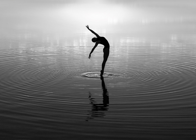 Dancing on the Lake Plakat / Svart hvitt bilder hos Desenio AB (13700)
