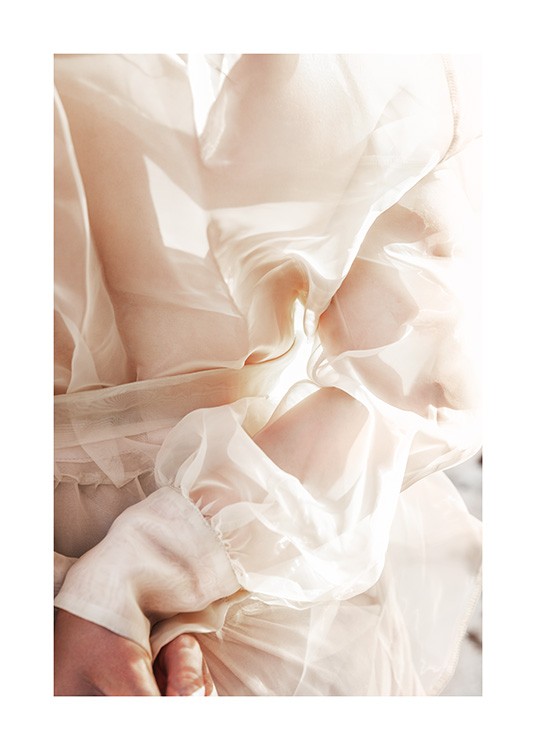  – Fotografi av en beige bluse med tynne ermer