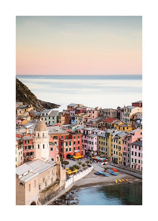  – Fotografi fra Vernazza med fargerike hus ved havet