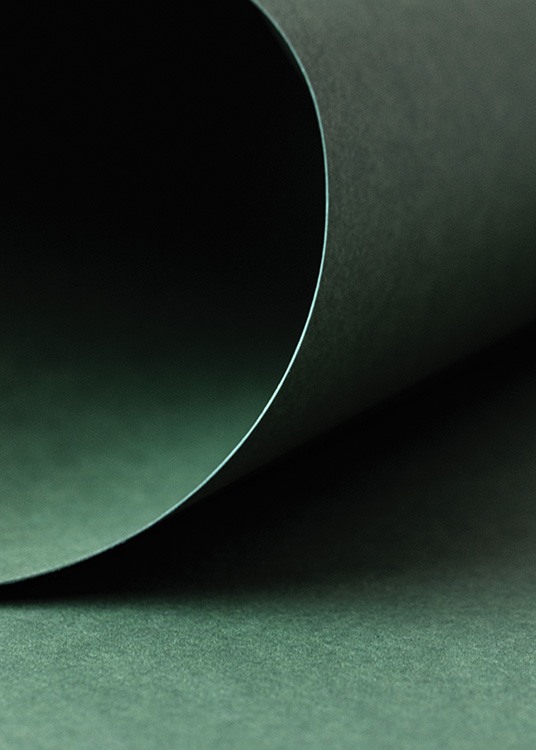  – Fotografi av et mørkegrønt papir som er rullet sammen