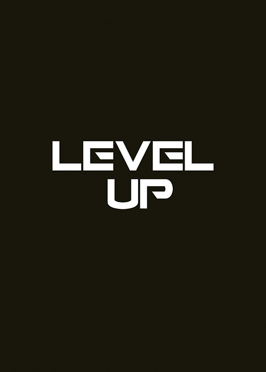  – Svarthvit tekstplakat med sitatet «Level up» i hvitt mot en svart bakgrunn