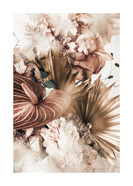  – Nærbilde av en bukett med blomster i hvitt, rosa og brunt