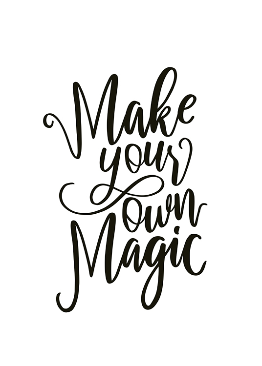  – Teksten «Make your own magic» i svart mot en hvit bakgrunn