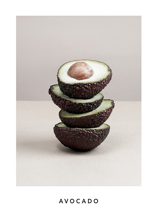  – Fotografi av halve avokadoer som er balansert på hverandre, mot en grå bakgrunn