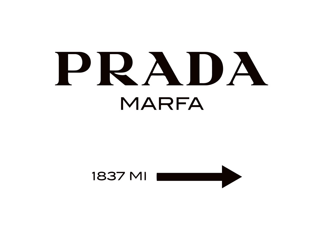  – Svarthvit tekstplakat med logoen til Prada Marfa