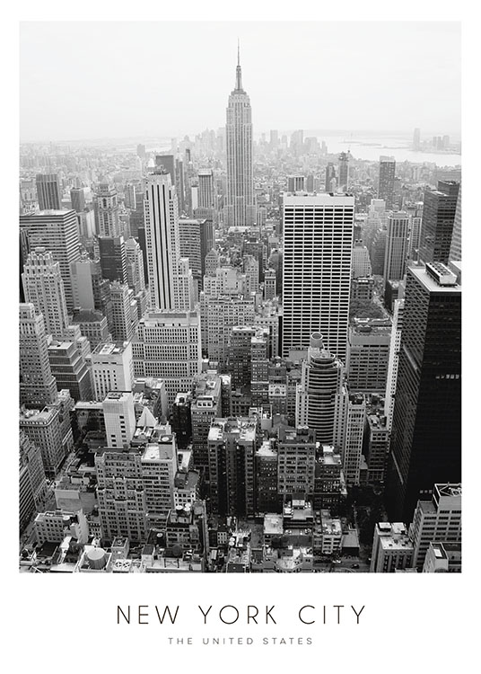  – Svarthvitt-fotografi av bygninger i New York sentrum, med tekst under