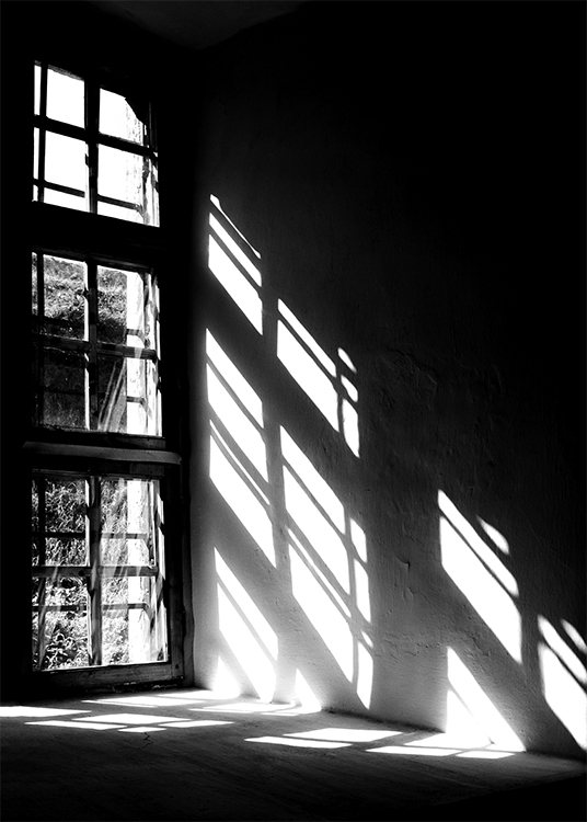  – Svarthvitt-fotografi av skygger fra et vindu på en vegg
